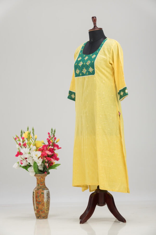 Adrika’s Artisanal Cotton Kurti with Detailed Jamdani Embroidery