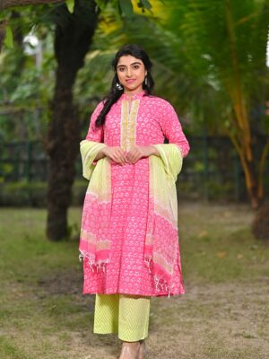 Stylish ethnic Indian kurti set in Sanganeri cotton fabric