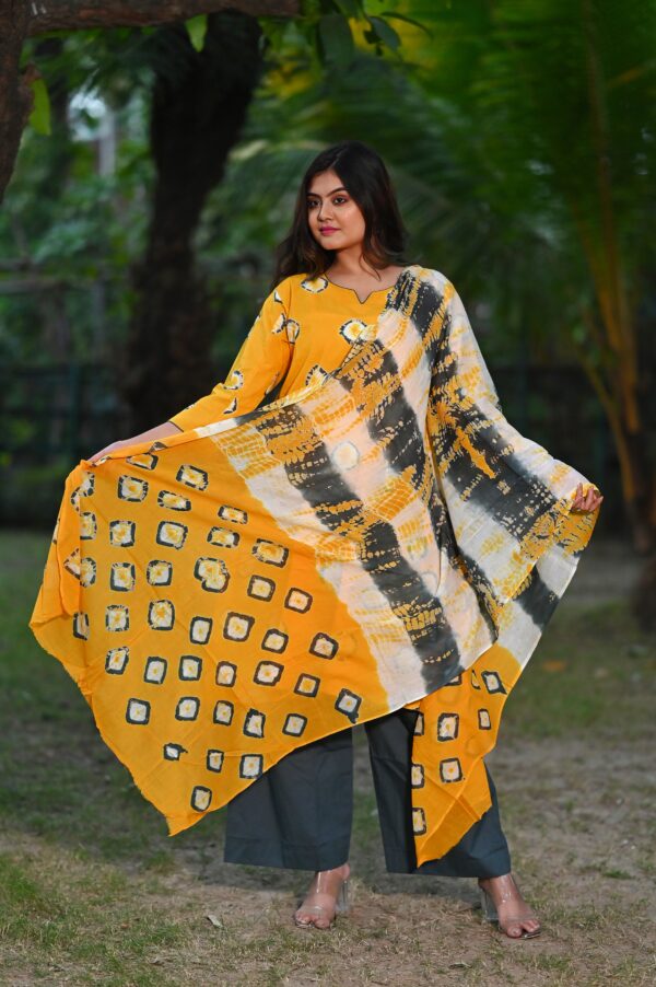Comfortable Shibori cotton kurti set with ethnic dye patterns