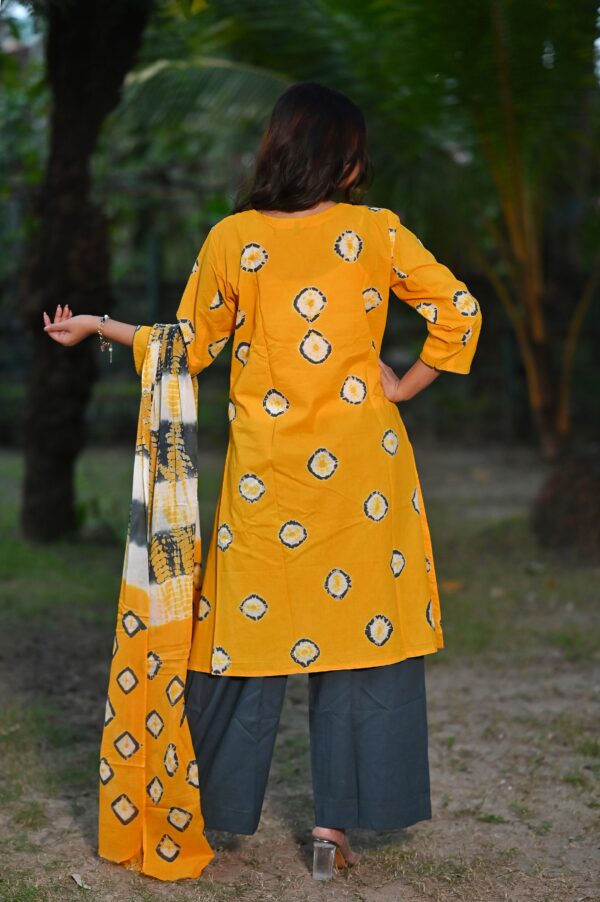 Traditional three-piece Shibori cotton kurti set with intricate designs