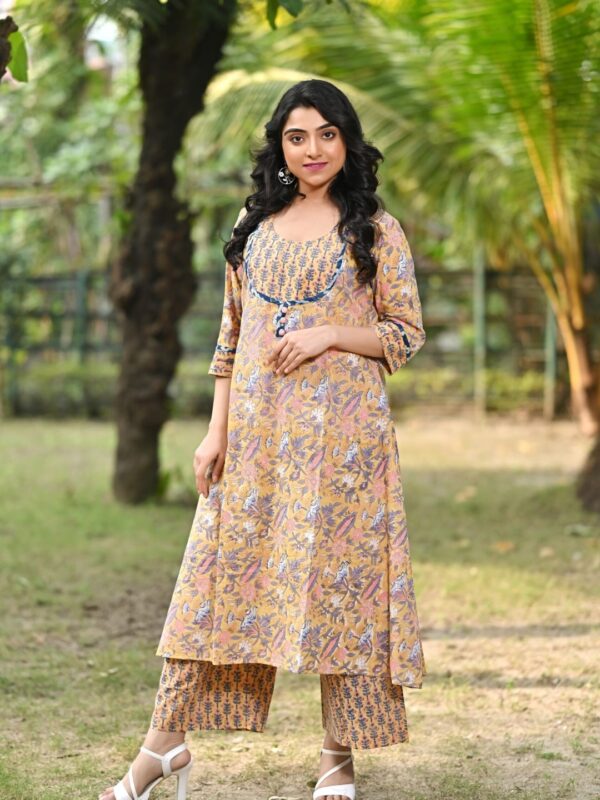 Comfortable two-piece cotton kurti set with artistic block prints