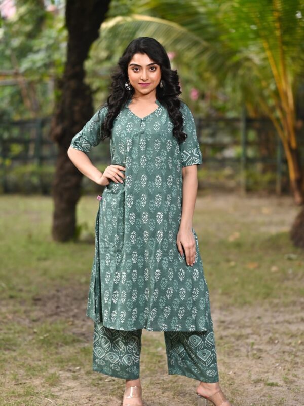 Elegant cotton kurti and pants set with hand block motifs