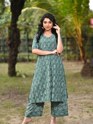 Handcrafted two-piece kurti set in cotton with block print detailing