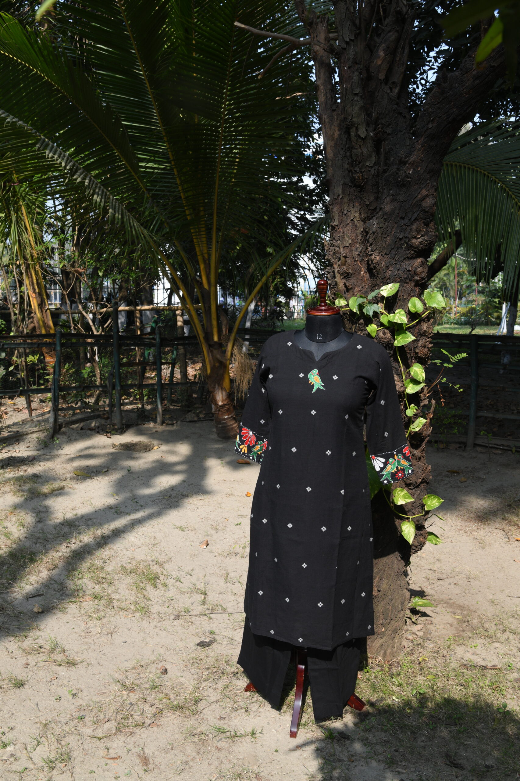 Adrika’s Black Handloom Cotton Jamdani Hand Embroidered Kurti Set