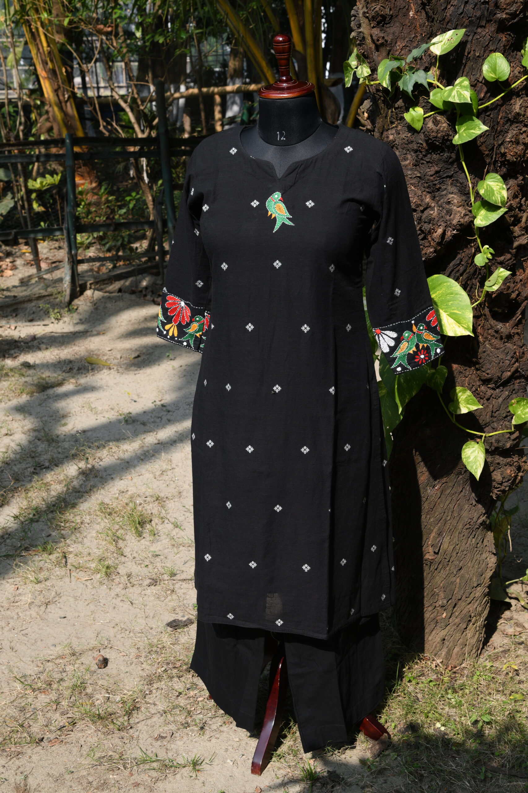Adrika’s Black Handloom Cotton Jamdani Hand Embroidered Kurti Set - Image 6