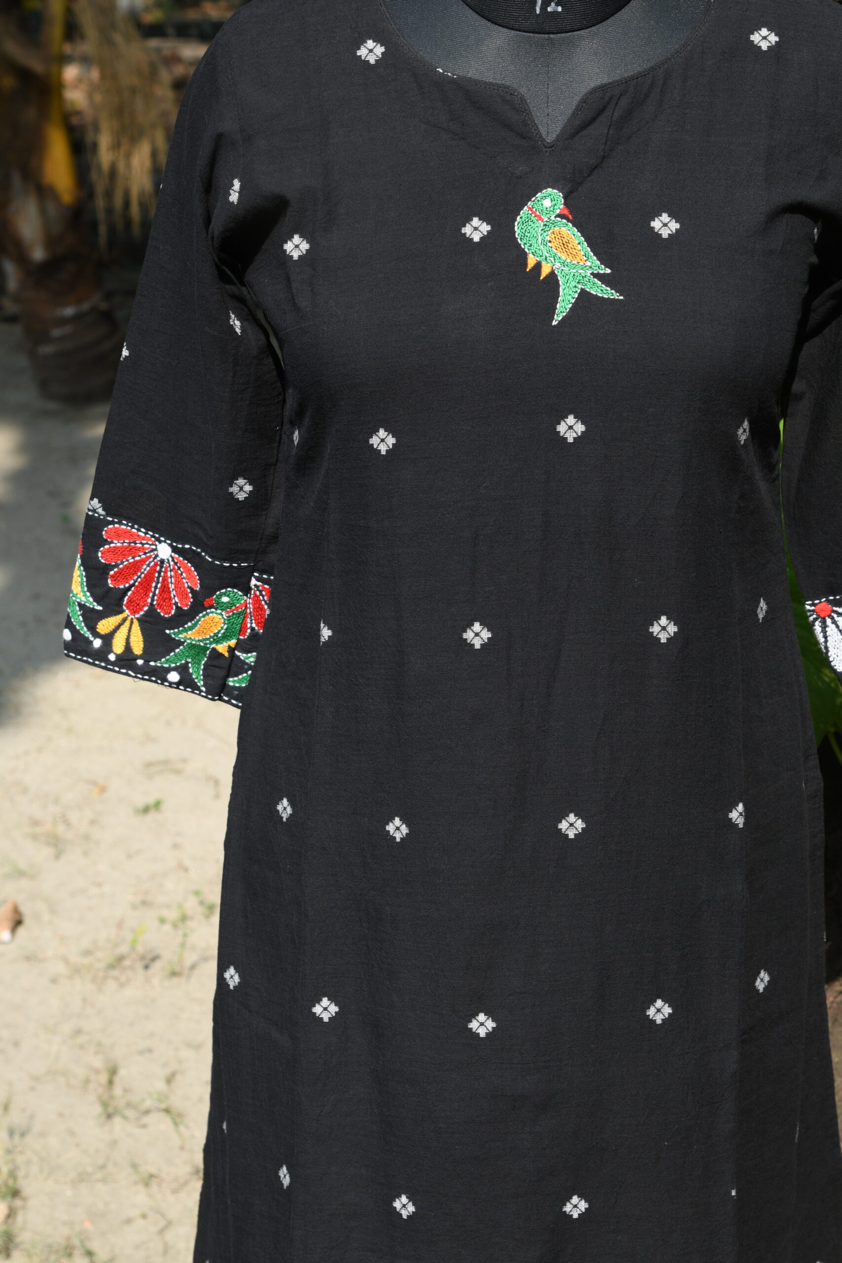 Adrika’s Black Handloom Cotton Jamdani Hand Embroidered Kurti Set - Image 7
